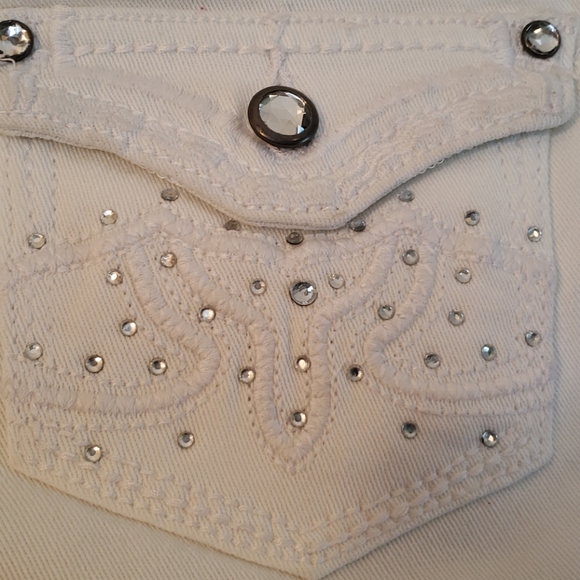 1st Kiss shorts - Picture 2 of 3